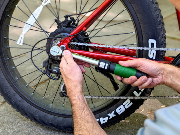 How to Use a Torque Wrench: A Step-by-Step Guide | eTORK