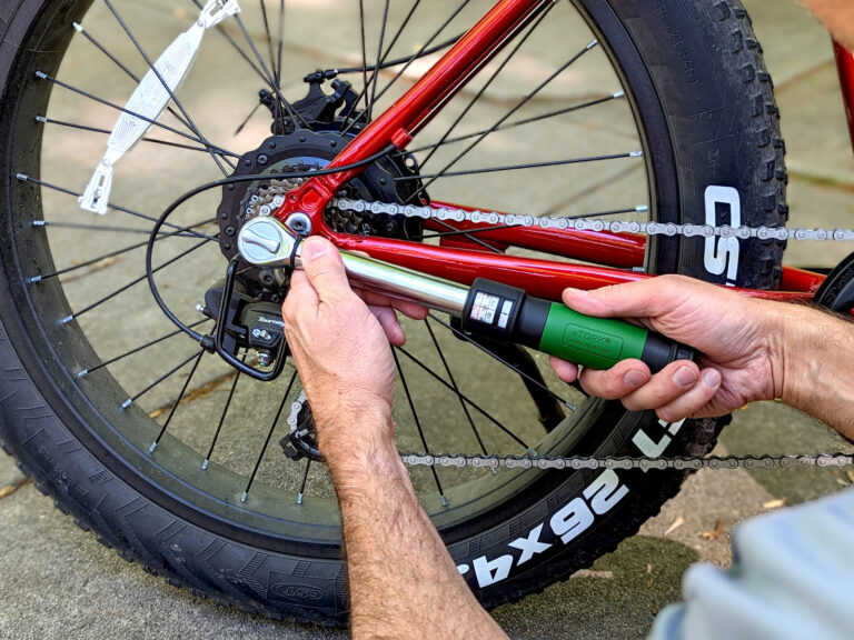 how to adjust torque wrench