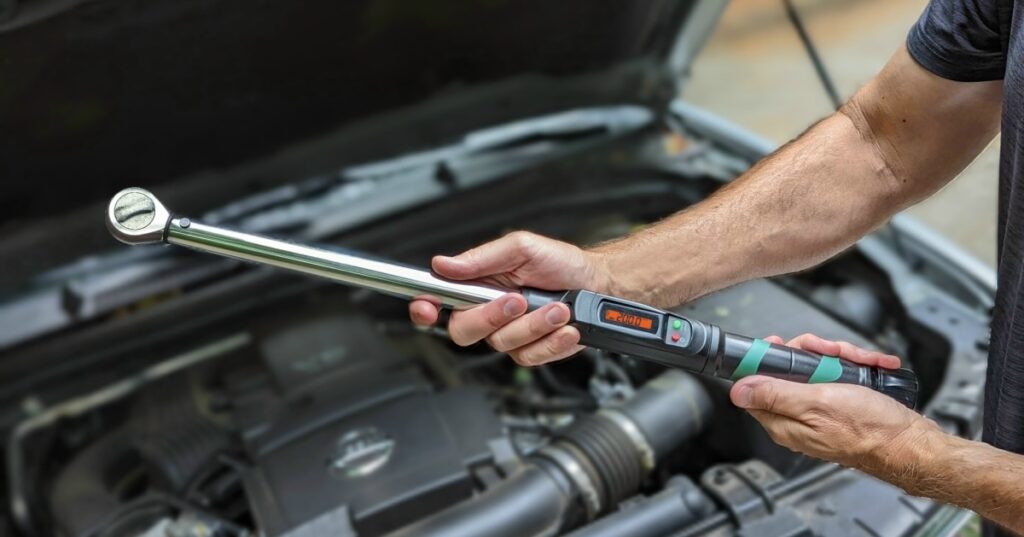 how to use adjustable torque wrench